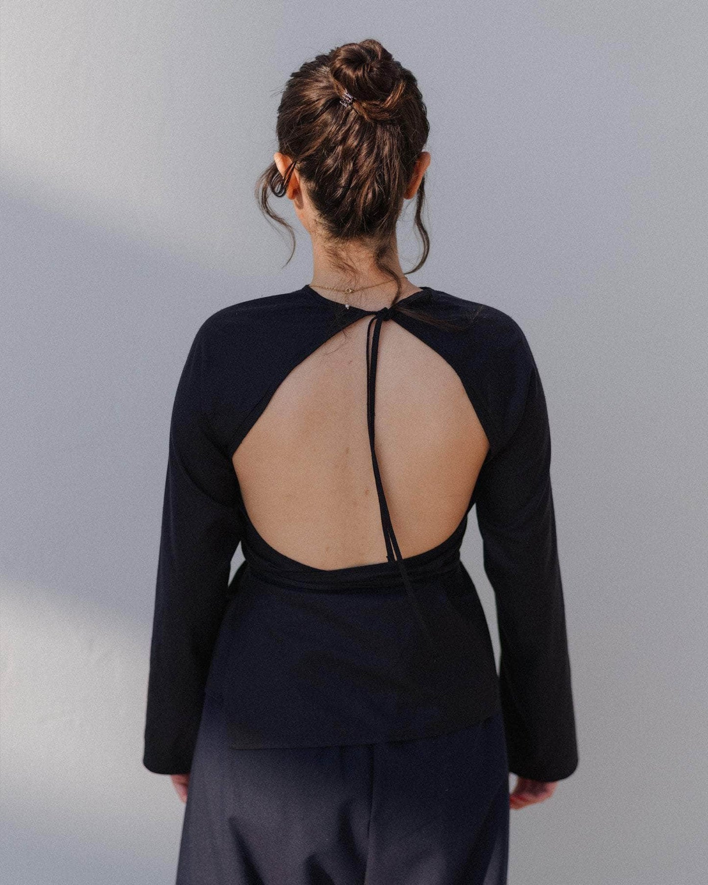 【BASERANGE】LONG SLEEVE APRON TOP - Black