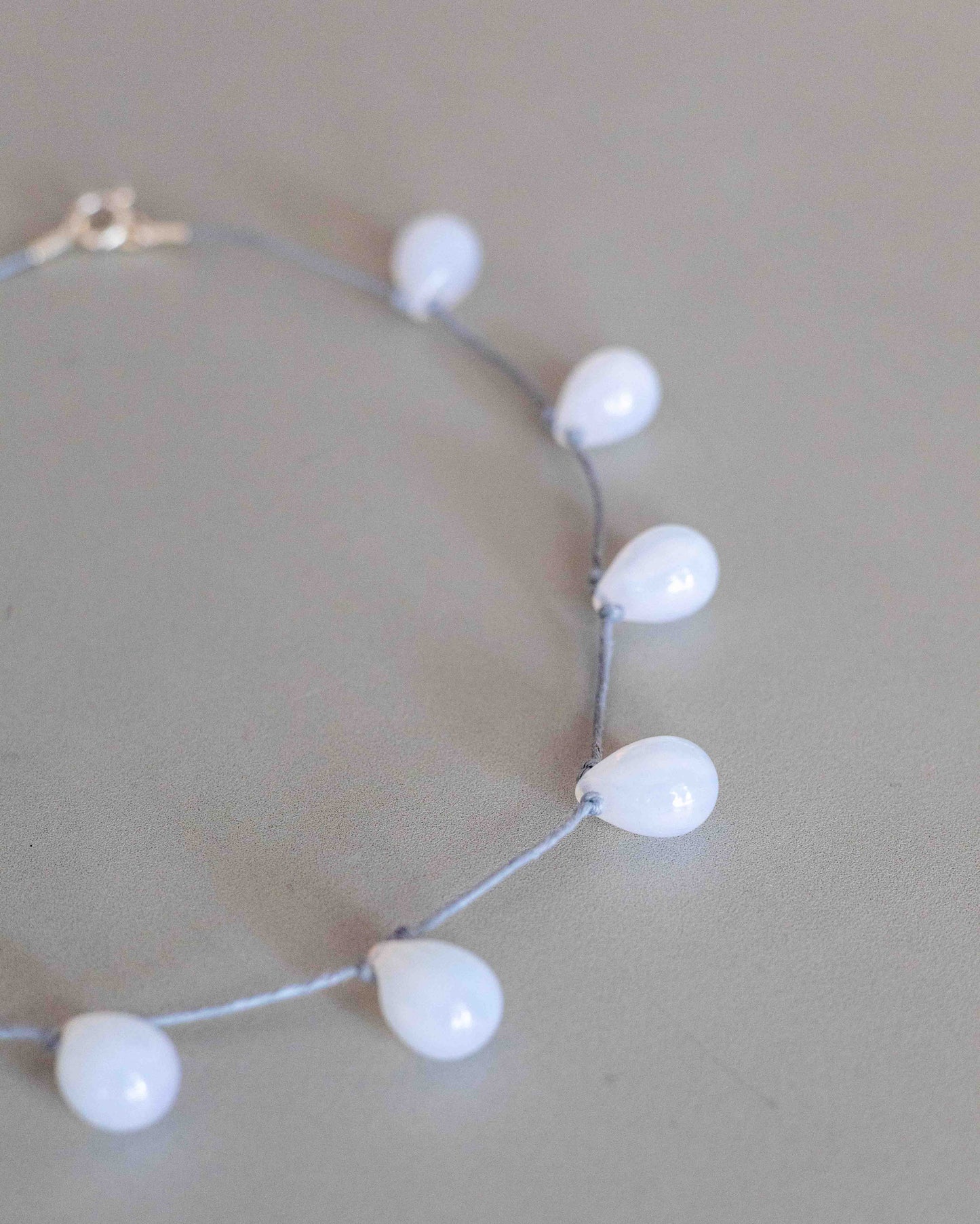 【Sisi joia】NOUE necklace - Opaline white / Grey