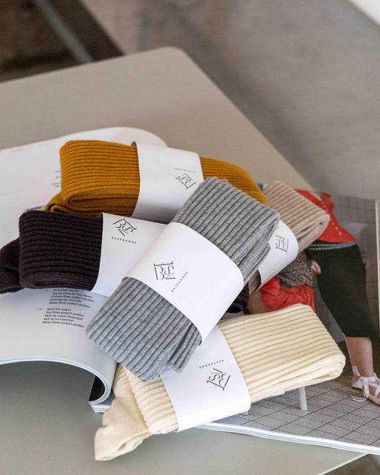 【BASERANGE】RIB OVERKNEE SOCKS