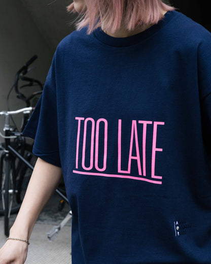 【AOR】TOO LATE COME BACK T-Shirt - NAVY